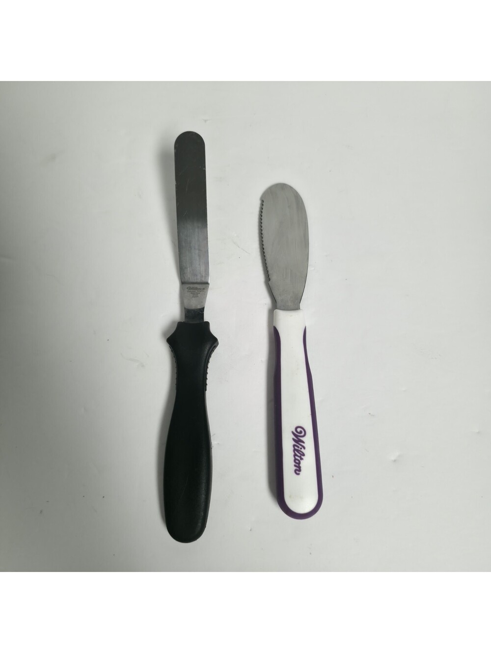 Lot of 2 Wilton Cake Decorating Spatulas Icing Spreader Knives Purple Black